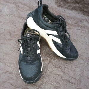 Keen Hiking Trail Sneakers Black White Women's 8.5 Regular